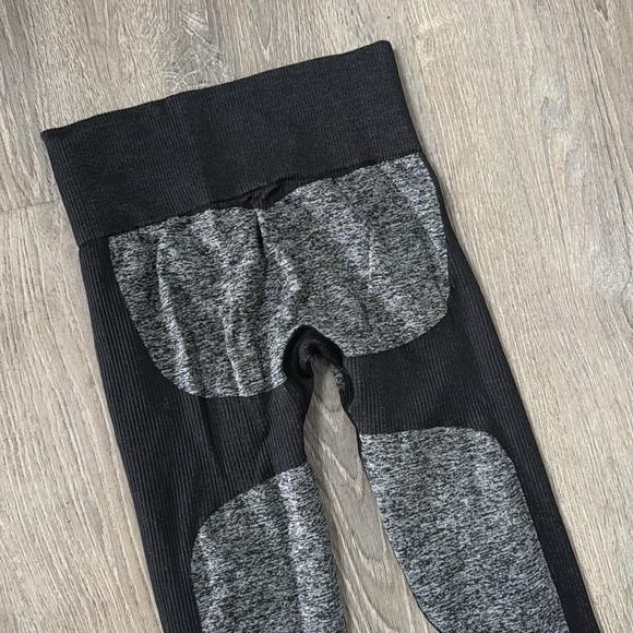 Doyoueven black/grey IMPACT seamless workout pants - Picture 4 of 5